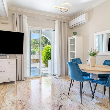 Luxury Family In Semesterbostad Kassiopi